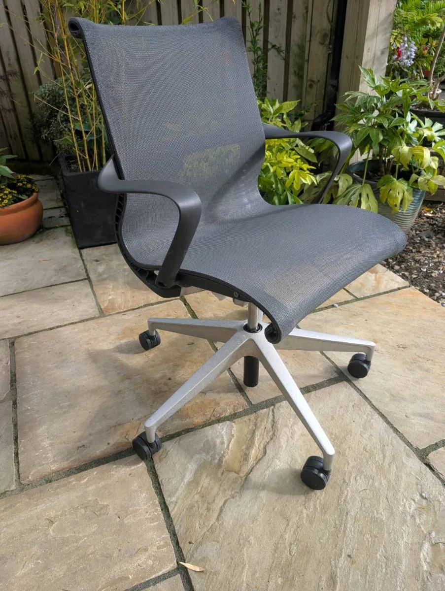 Ergonomic office chair - Image 3