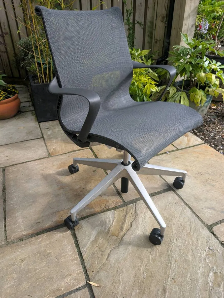 Ergonomic office chair - Image 4