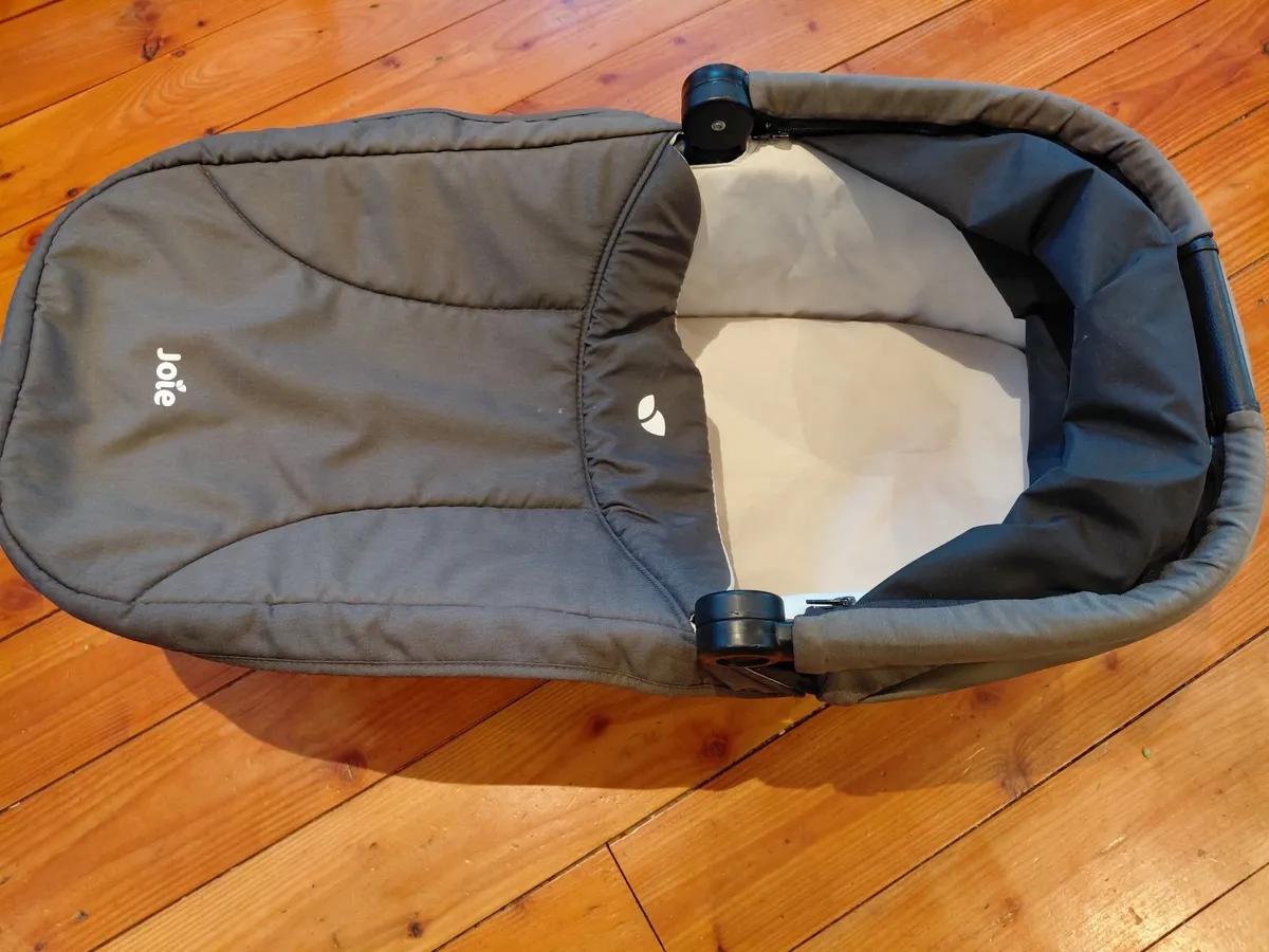 Baby bassinet - Image 1