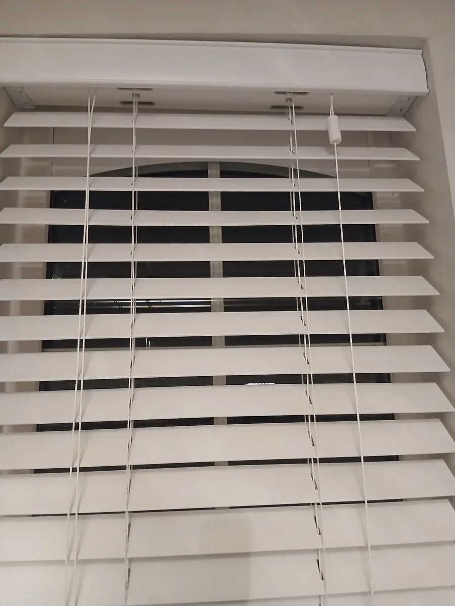 Two small wooden blinds - Image 3