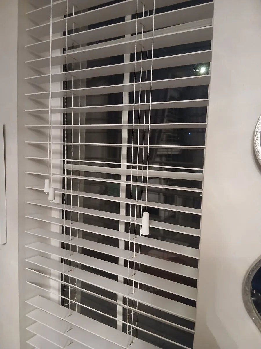 Two small wooden blinds - Image 2