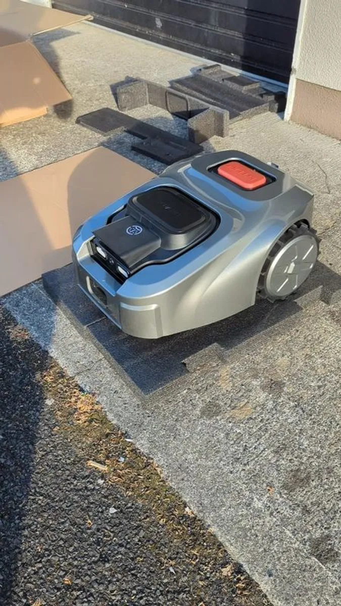 ISWARD GX 2026 RTK Robot Lawn Mower - Brand New and Unused - No Boundary Wire - 2500m2 - Image 3