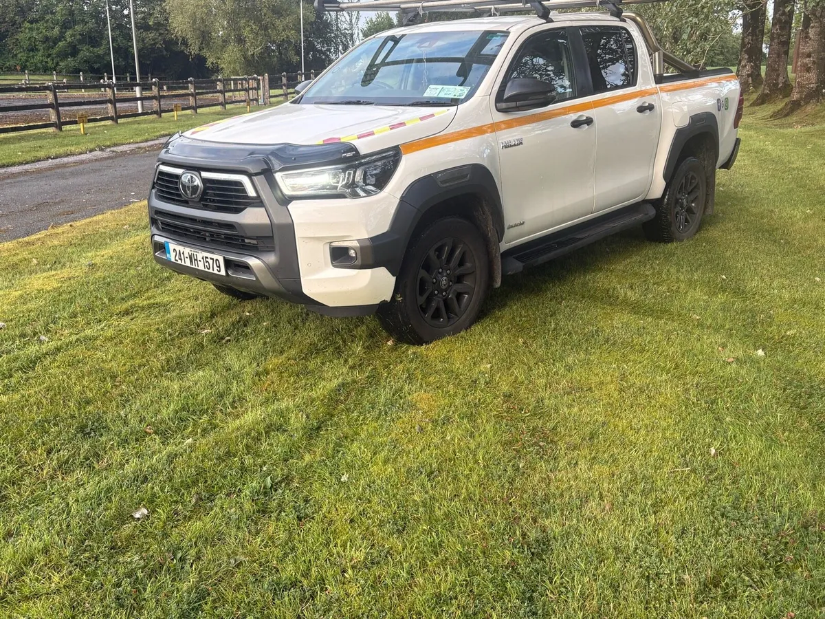 Toyota Hilux invincible X - Image 2