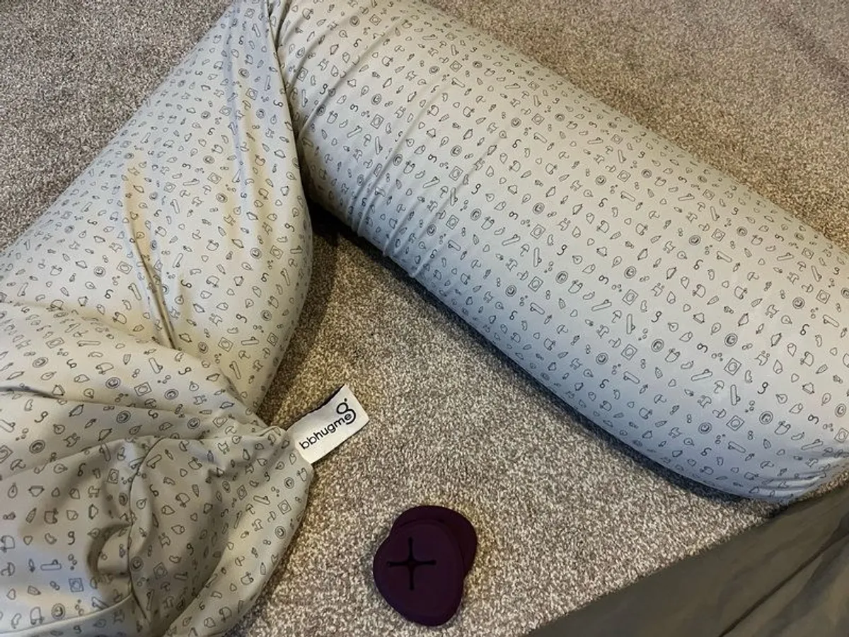 Bbhugme pregnancy and nursing pillow - Image 3