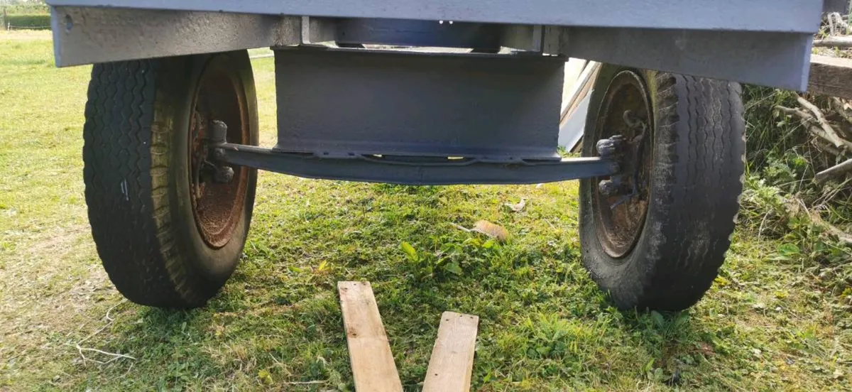 Tractor trailer - Image 1