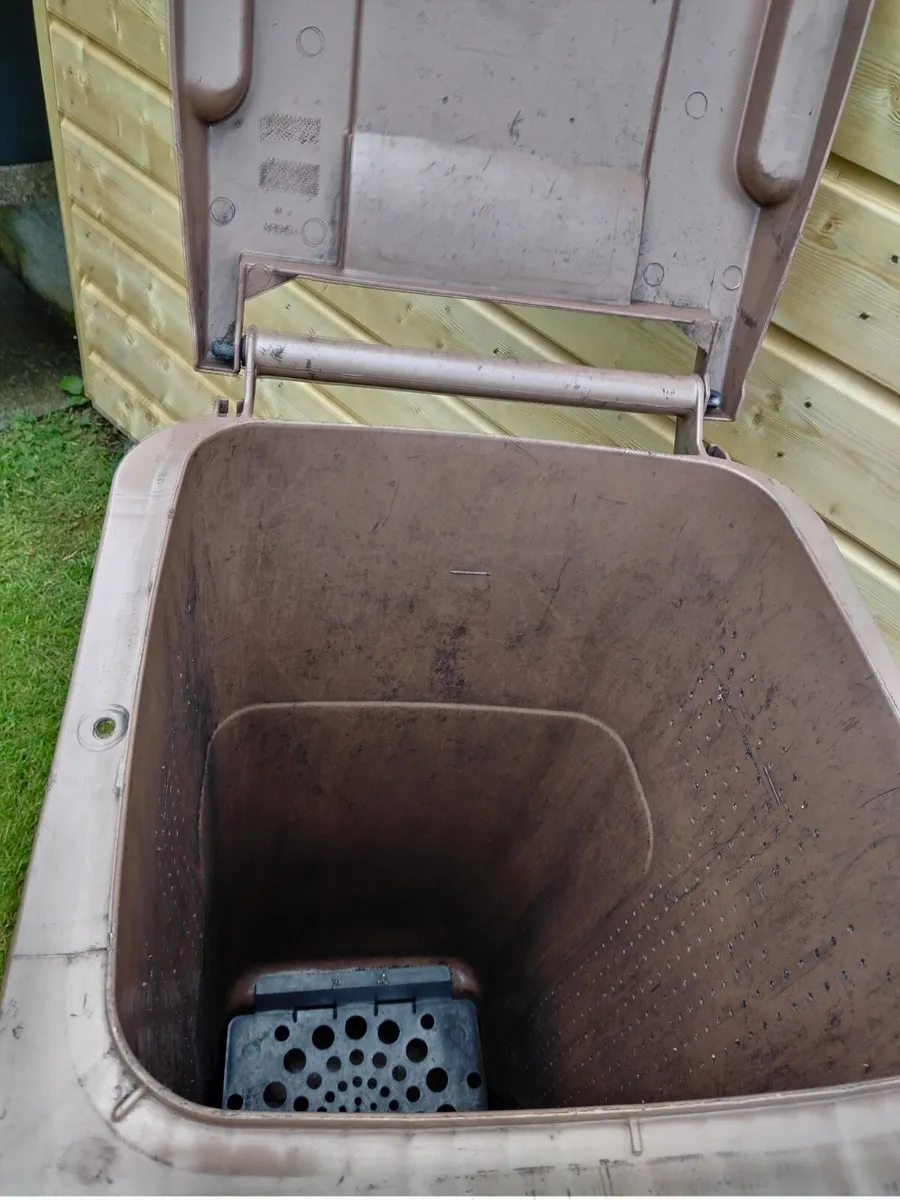 Brown Garden Waste Bin 180litres €30 - Image 2