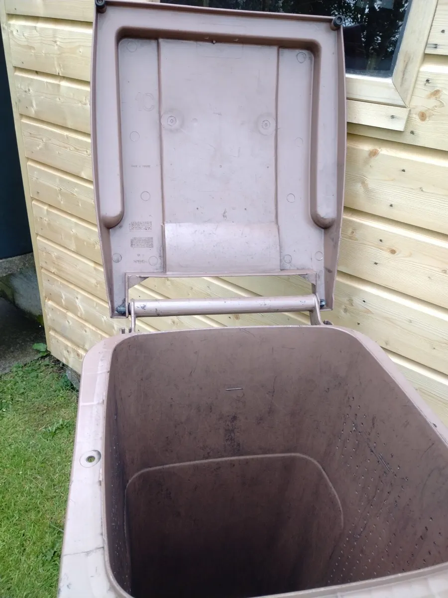 Brown Garden Waste Bin 180litres €30 - Image 3
