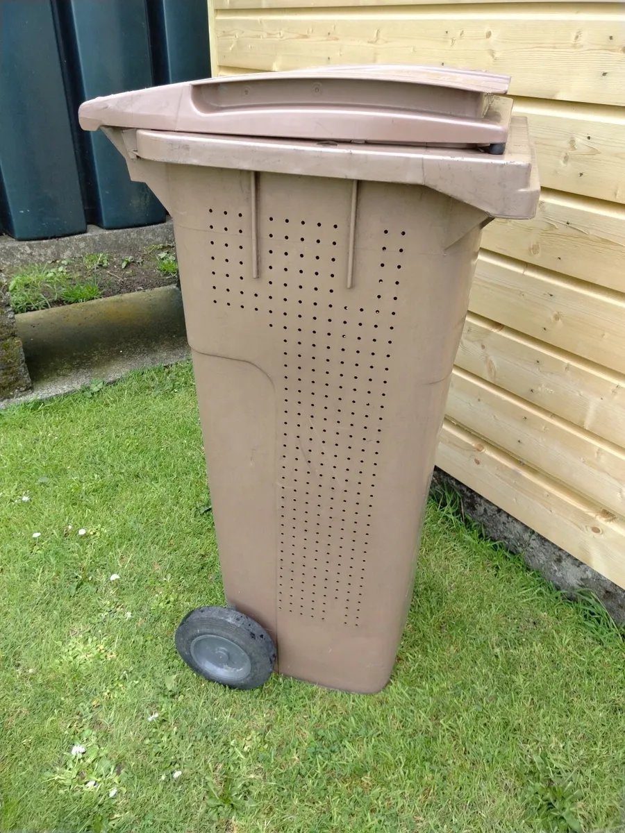 Brown Garden Waste Bin 180litres €30 - Image 1