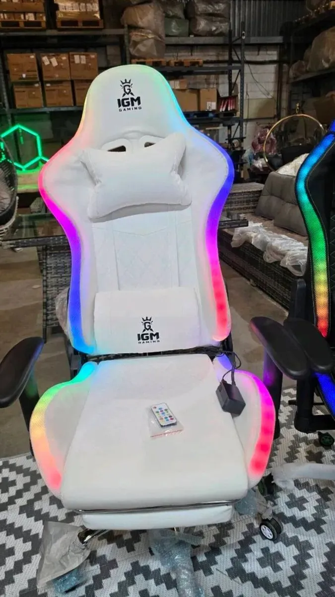 Ergonomic gaming chair with speakers and rgb led - Image 1