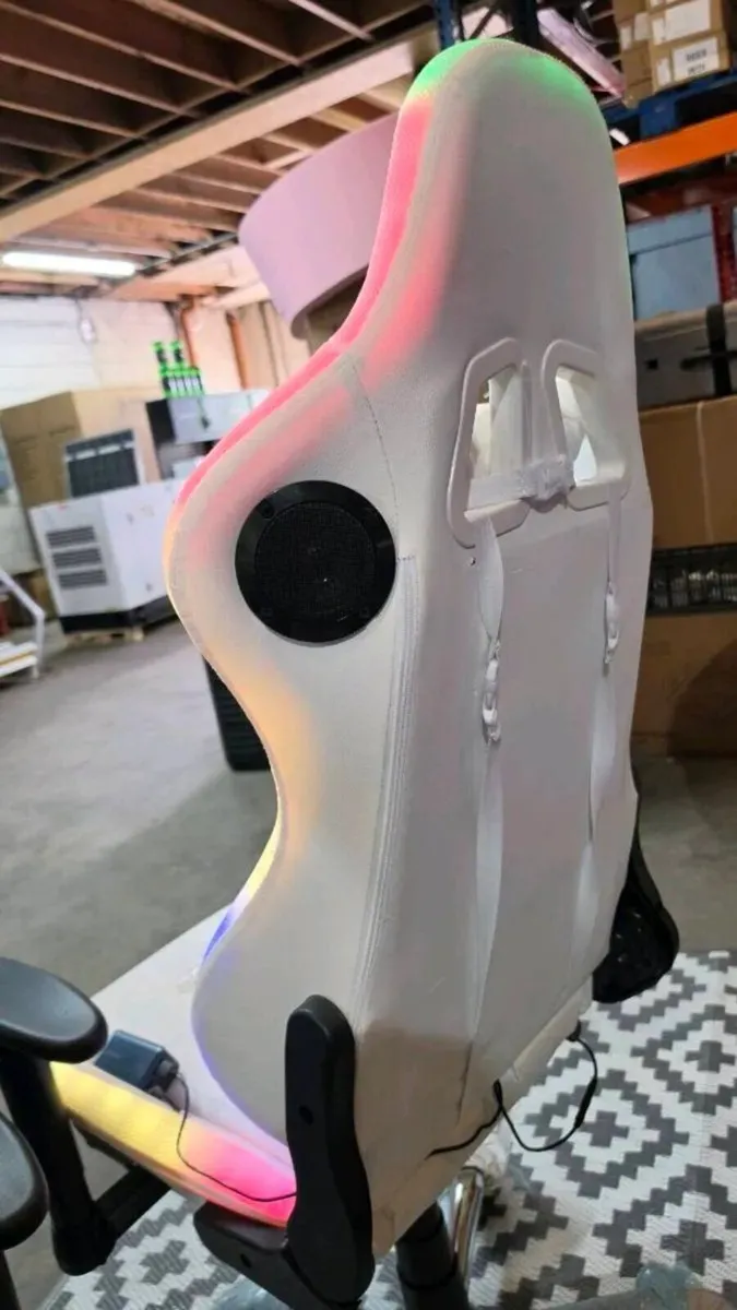 Ergonomic gaming chair with speakers and rgb led - Image 3