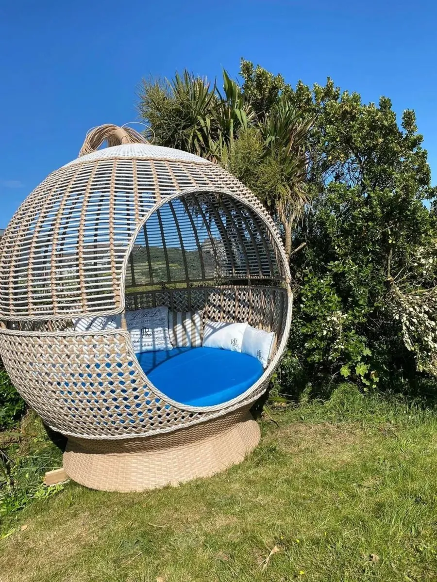 Canopy garden furniture dome daybed - Image 2