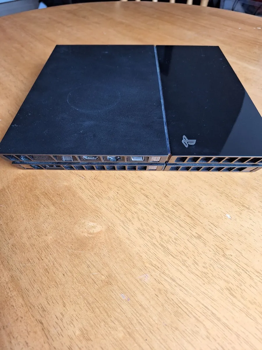 Playstation 4 - 500GB + Dualshock 4 Controller - Image 3