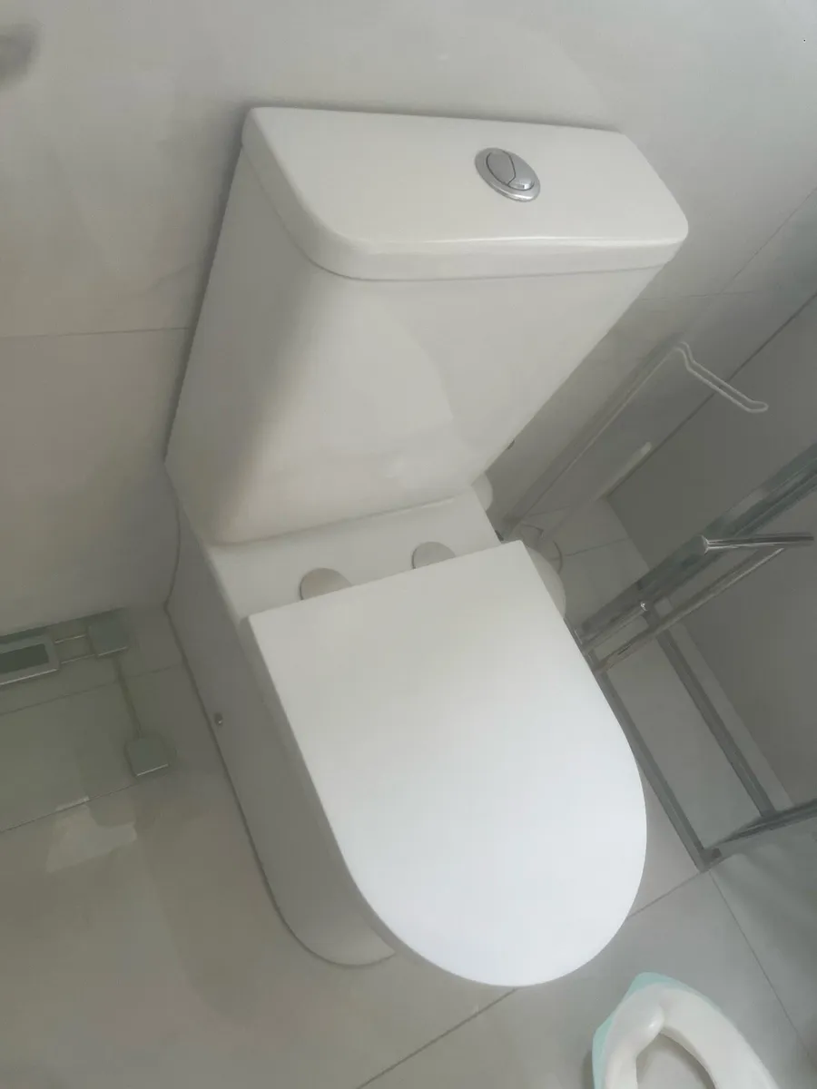Toilet - Image 3