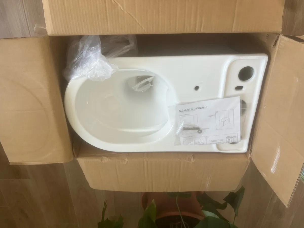 Toilet - Image 4