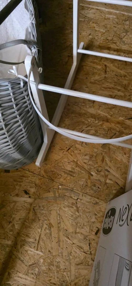 Moses basket and rocking stand - Image 2