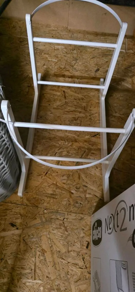 Moses basket and rocking stand - Image 3