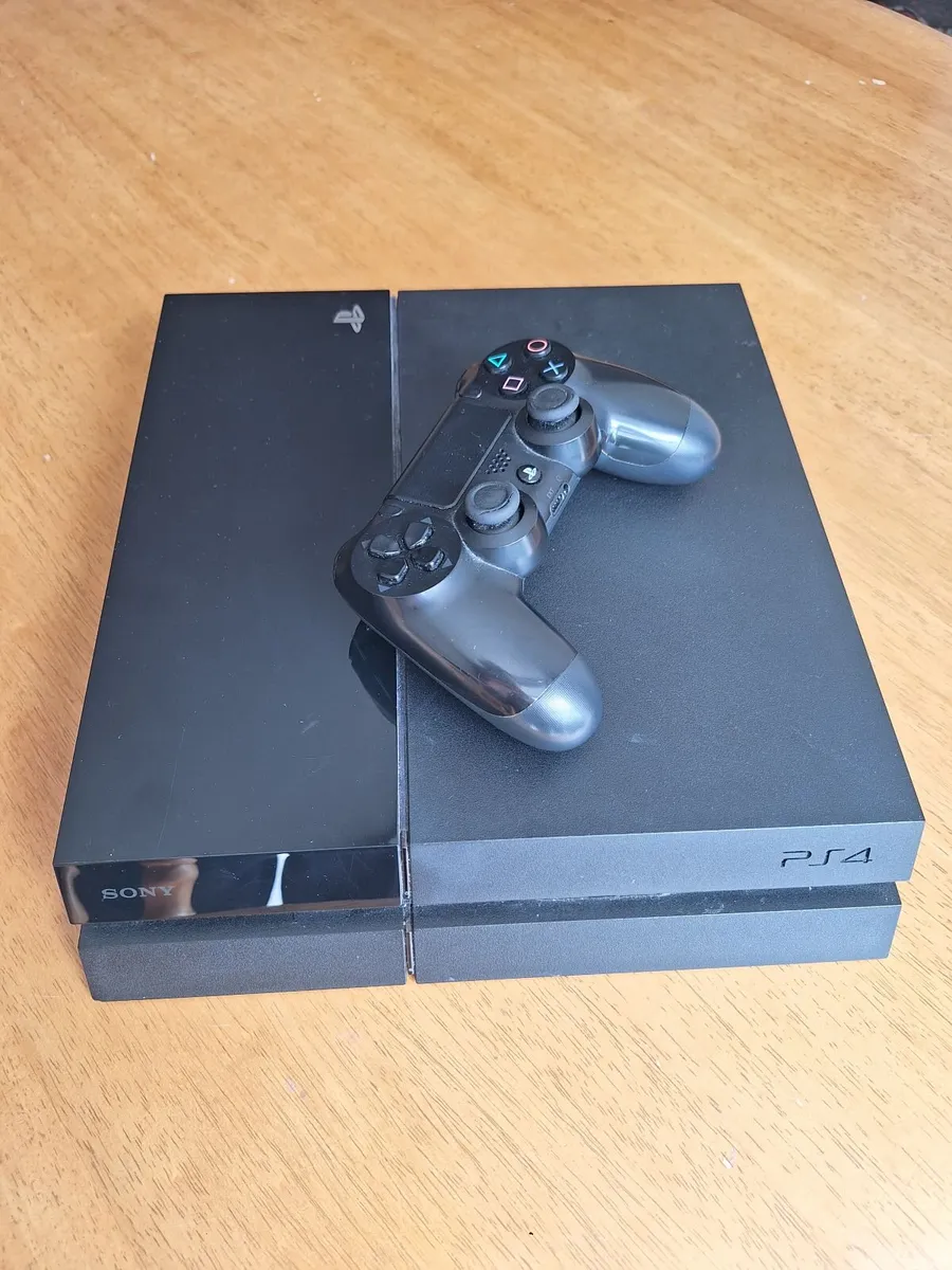 Playstation 4 - 500GB + Dualshock 4 Controller - Image 1