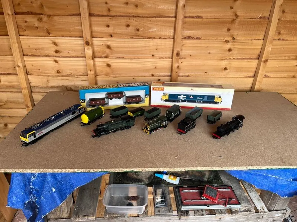 Job Lot Hornby Train and Accessories - Image 2