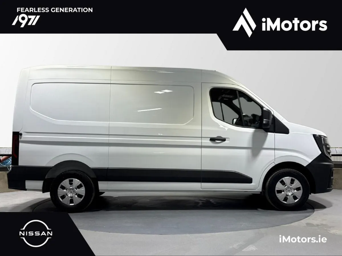 Nissan Interstar SV Premium 150 - Image 2