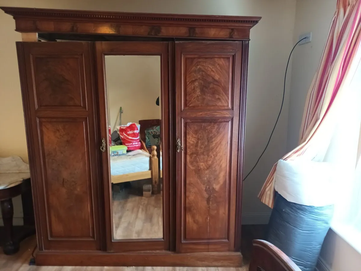 Antique wardrobe - Image 2