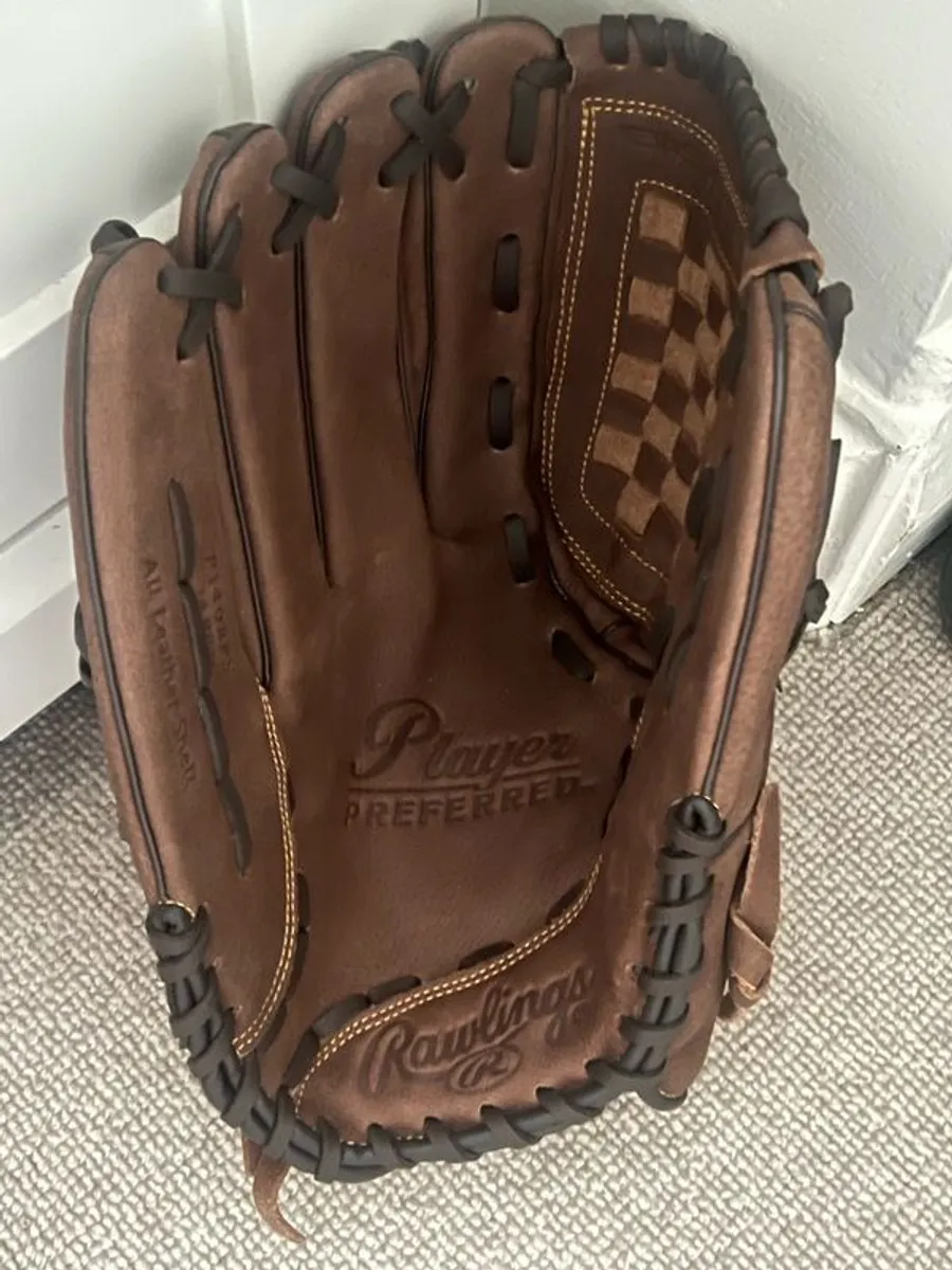Baseball/Softball new left-hand glove - Image 1
