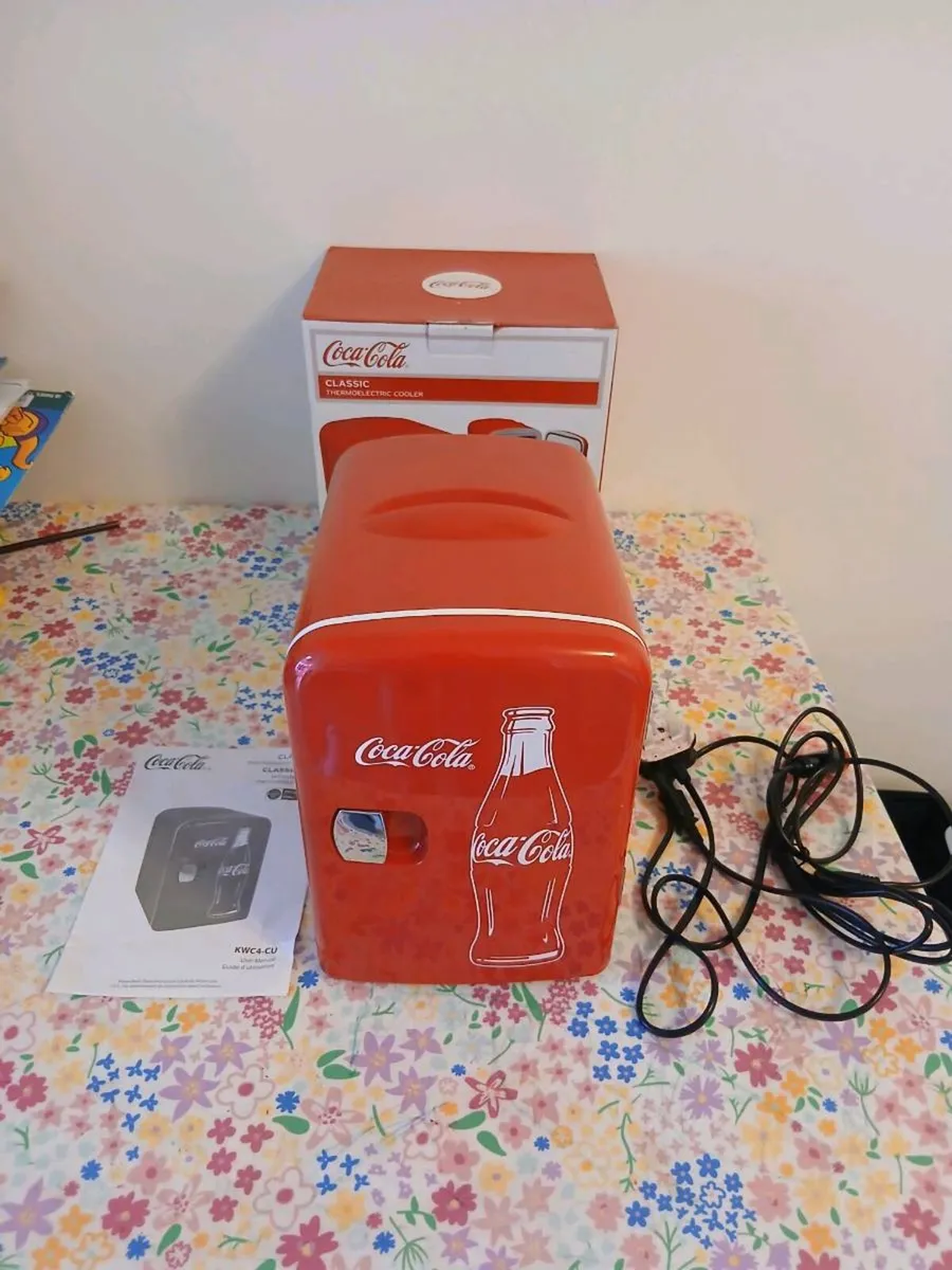 Coca cola fridge - Image 1