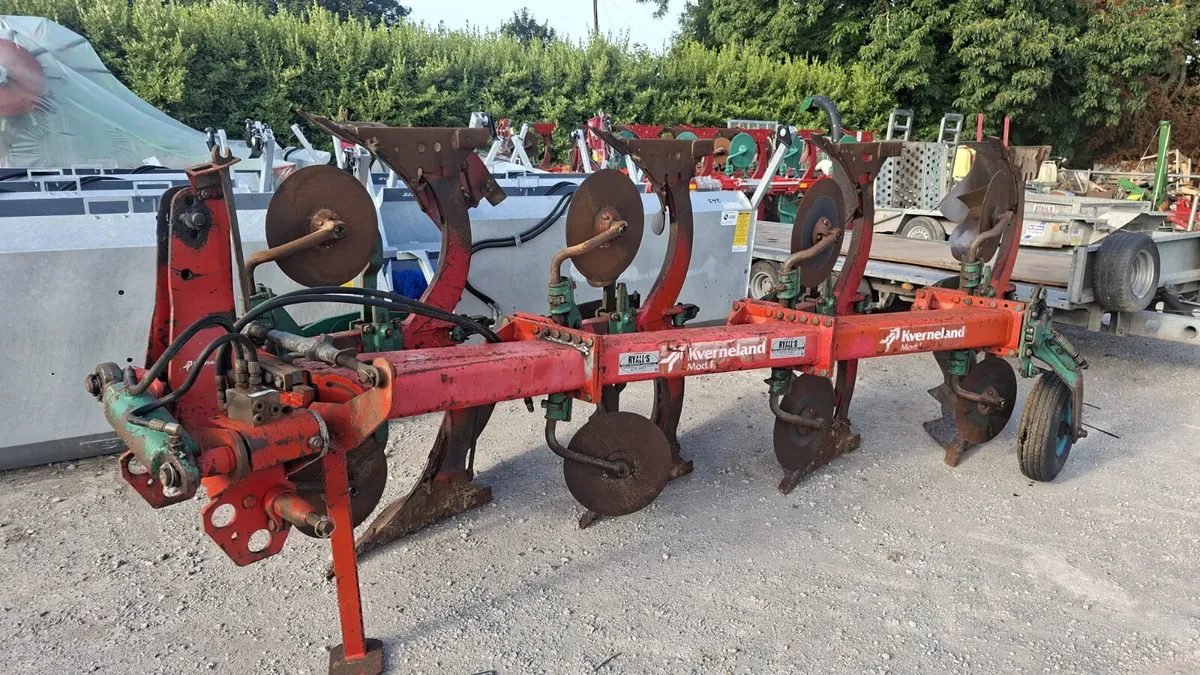 Kverneland 4 Furrow reversible plough - Image 1