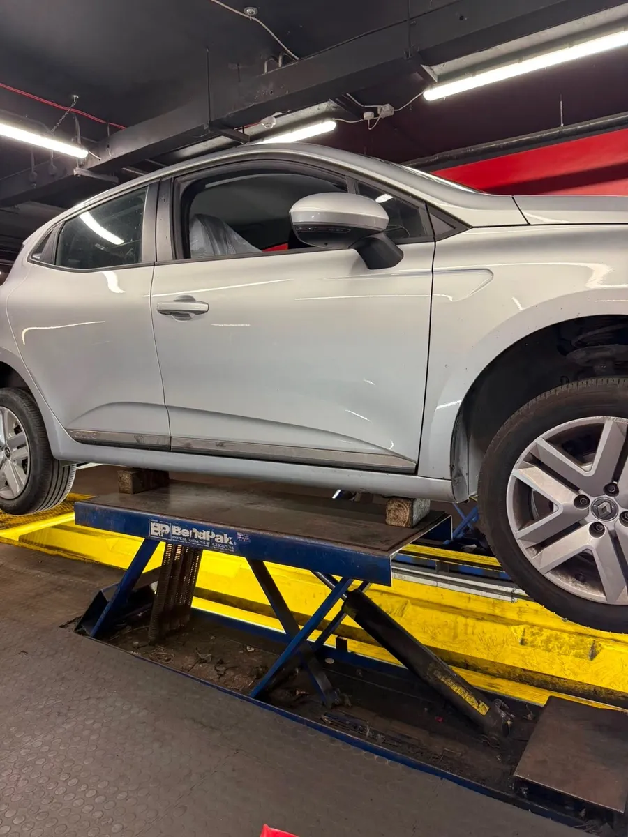 2 ton Garage Lift - AMAZING CONDITION - Image 4