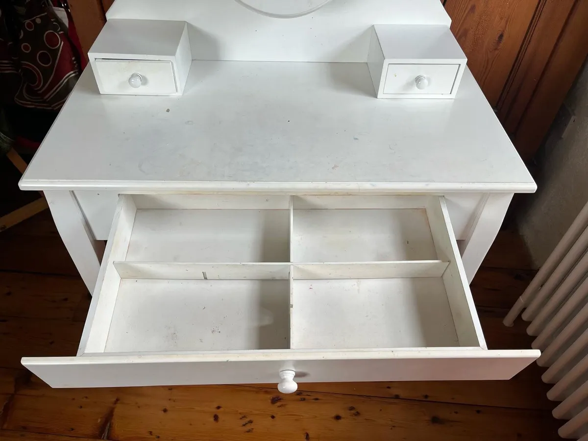 make up table + light + stool - Image 3