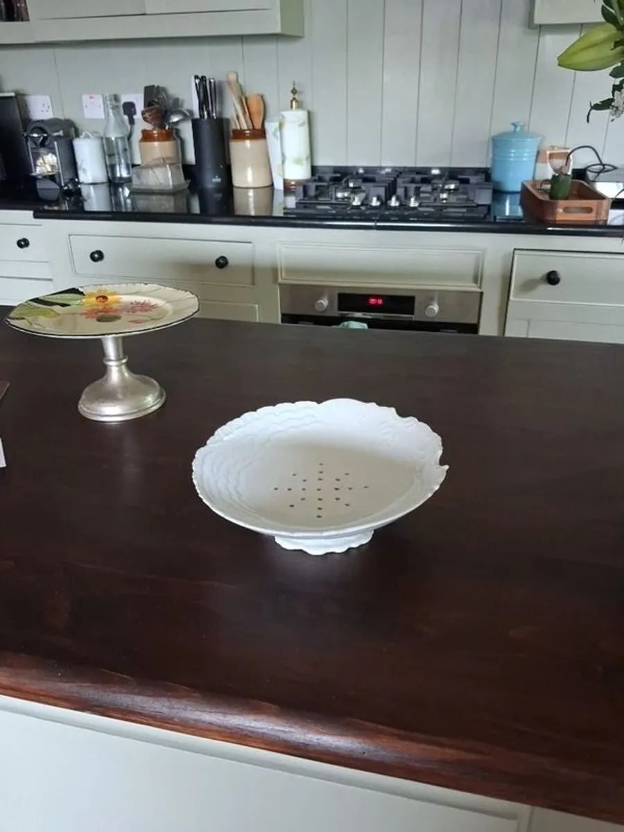 Vintage ceramic fruit bowl colander - Image 1