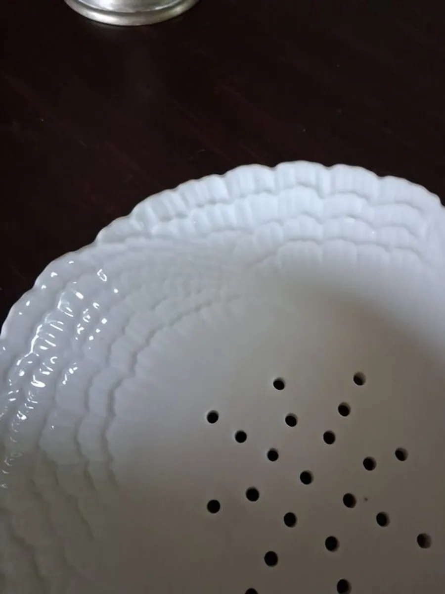 Vintage ceramic fruit bowl colander - Image 3
