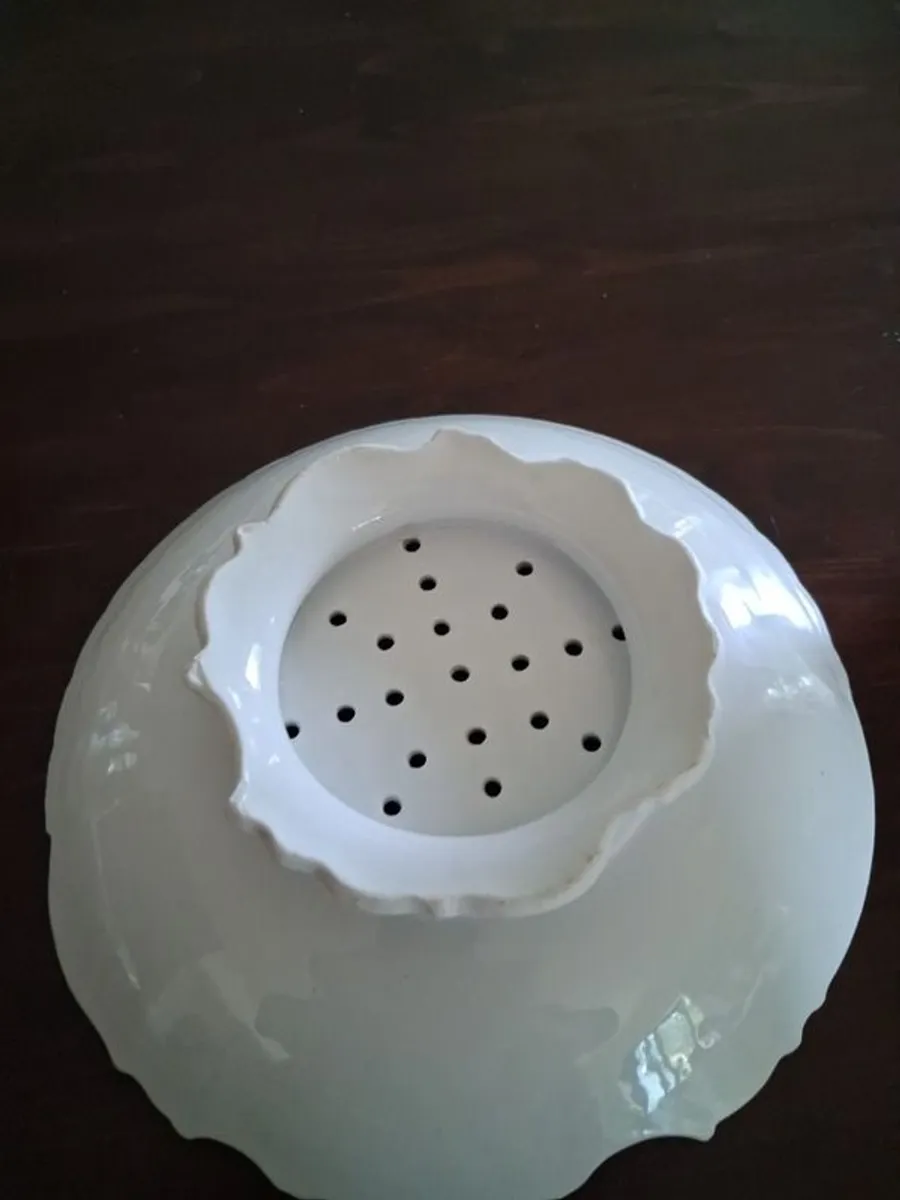 Vintage ceramic fruit bowl colander - Image 4