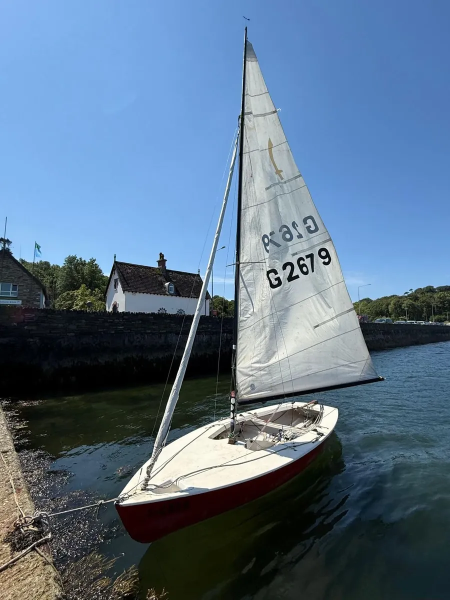 Sailing dinghy - Image 2
