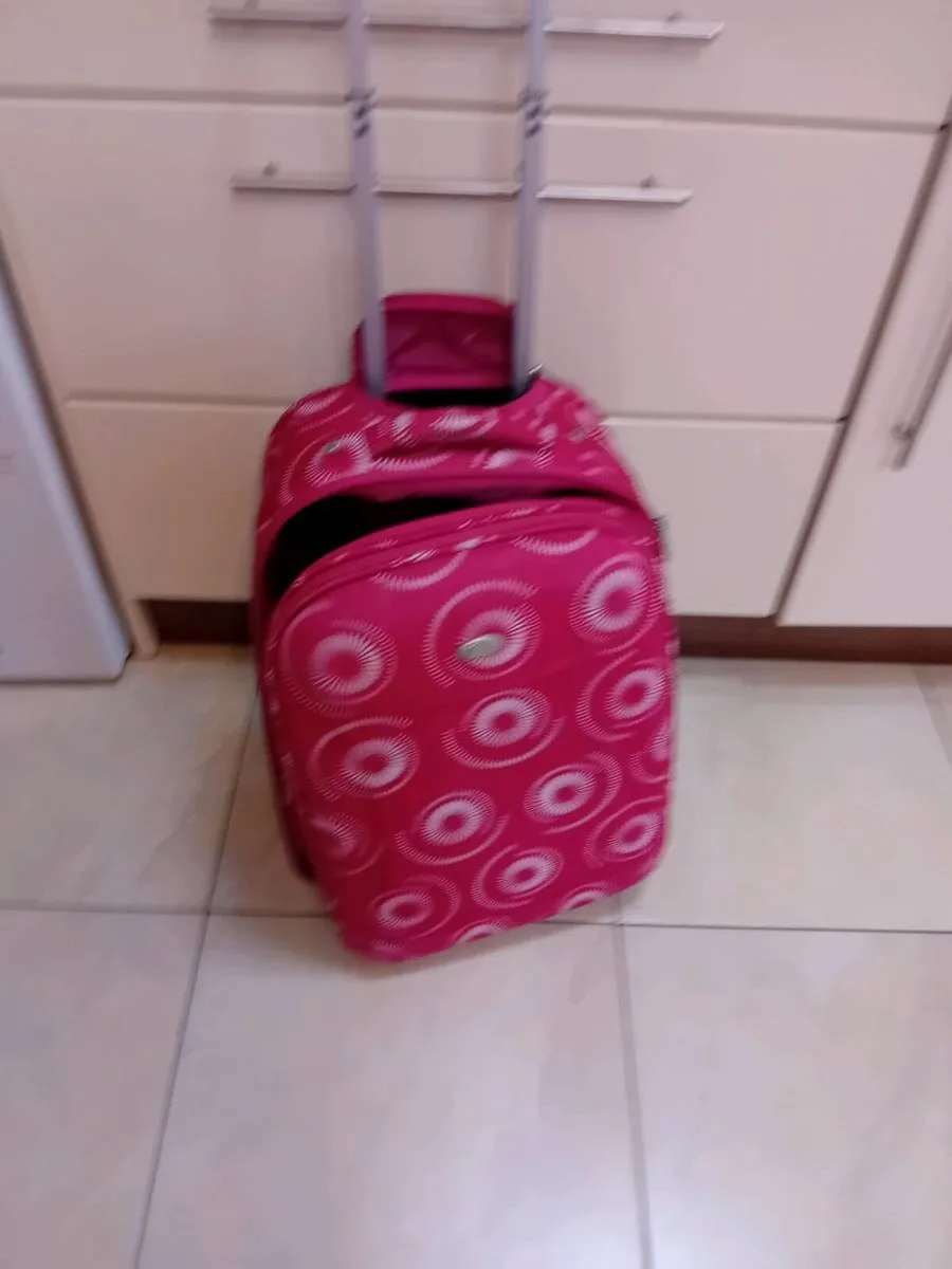 CABIN SIZE PINK SUITCASE 2 WHEELS - Image 1