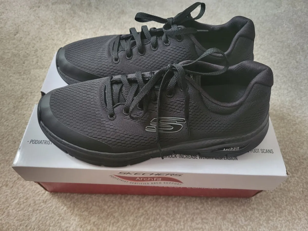 Skechers Arch Fit Trainers UK Size 8.5 Mint Condit - Image 2