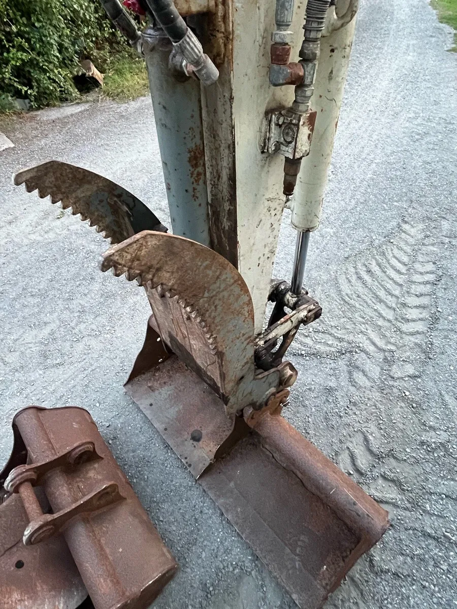 Takeuchi TB125 - Image 3