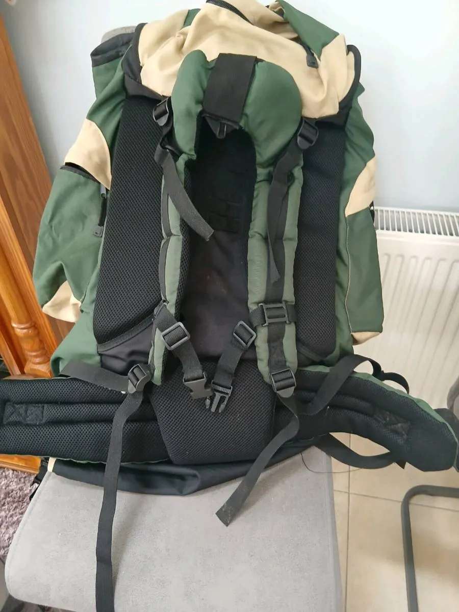 LARGE HIKING BACK PACK WITH BLANKET - Image 3