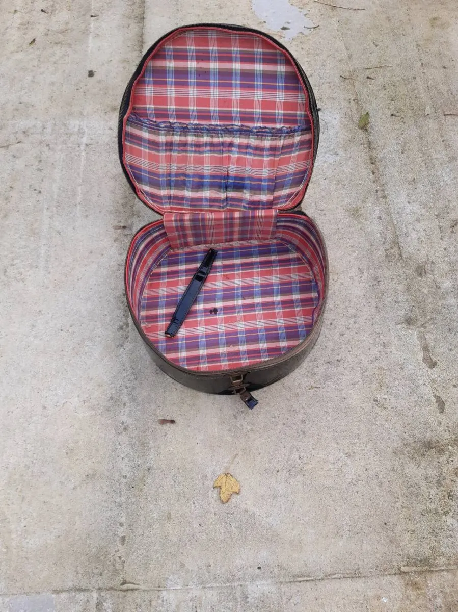 Vintage Hat Box - Image 1