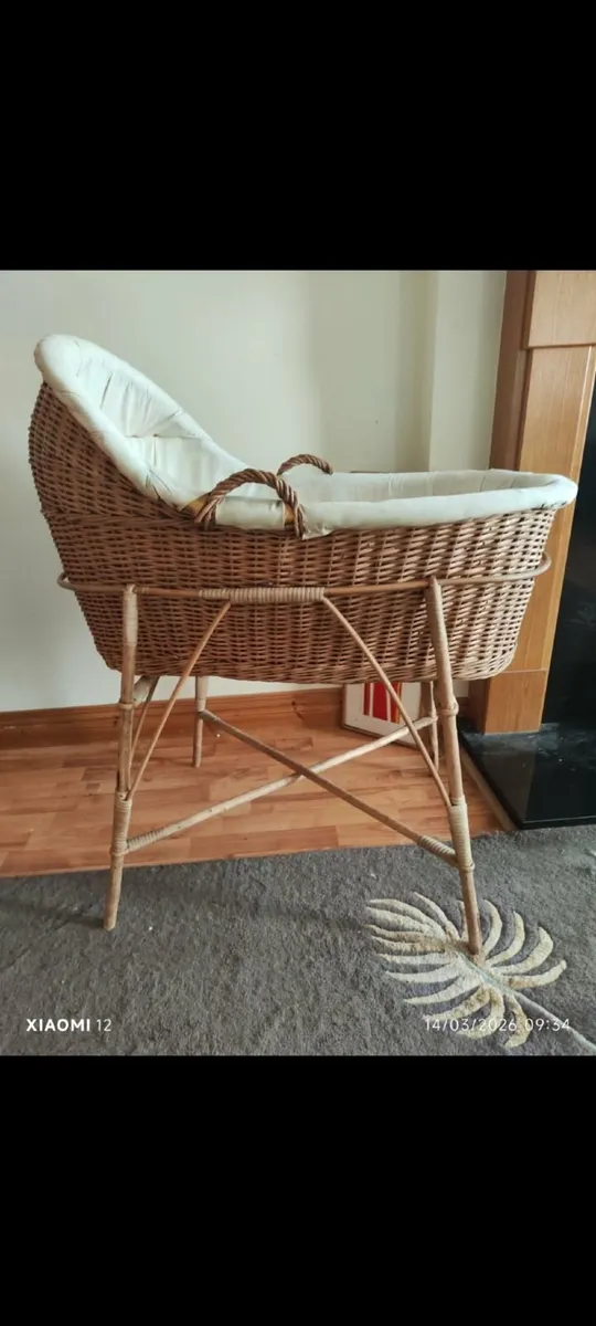 Moses basket, Stand, Blanket and 2 Mattresses - Image 1