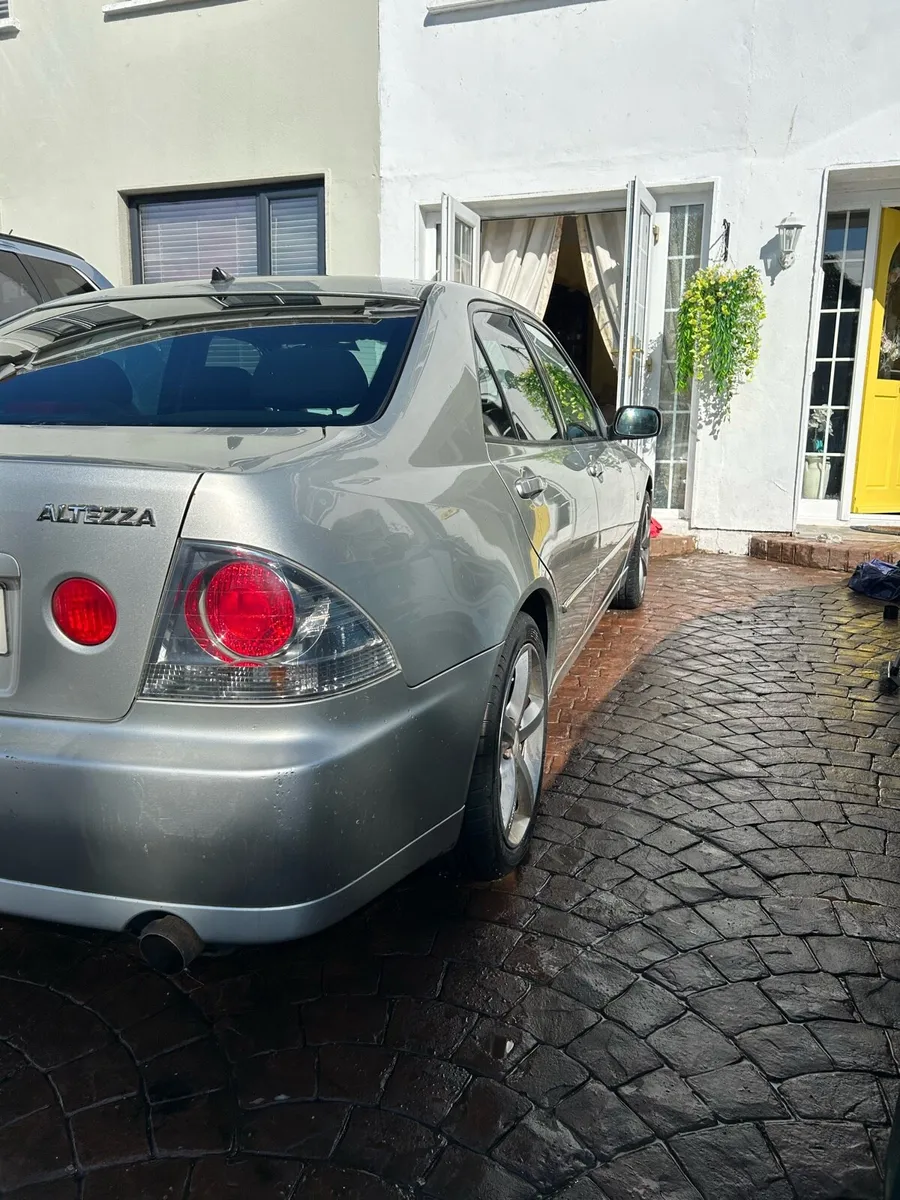 02 toyota altezza - Image 4
