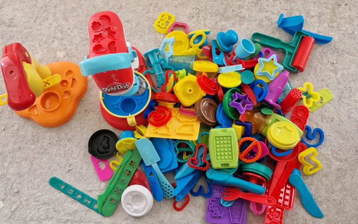 Huge Play-Doh Toy Bundle with Magical Mixer - Image 4