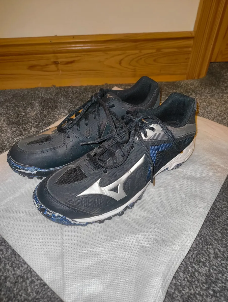Men's ankle boots and Astro Hockey Shoes - Image 4