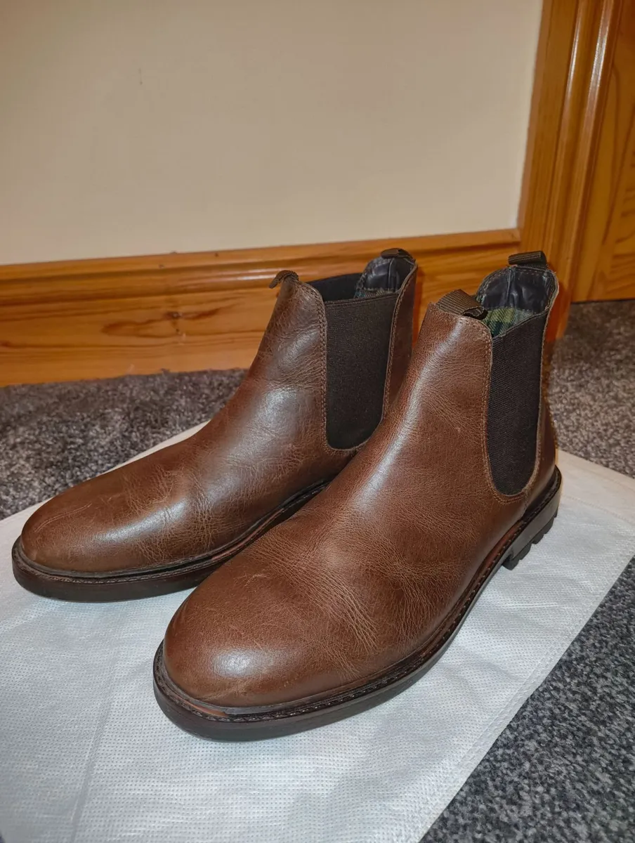 Men's ankle boots and Astro Hockey Shoes - Image 1