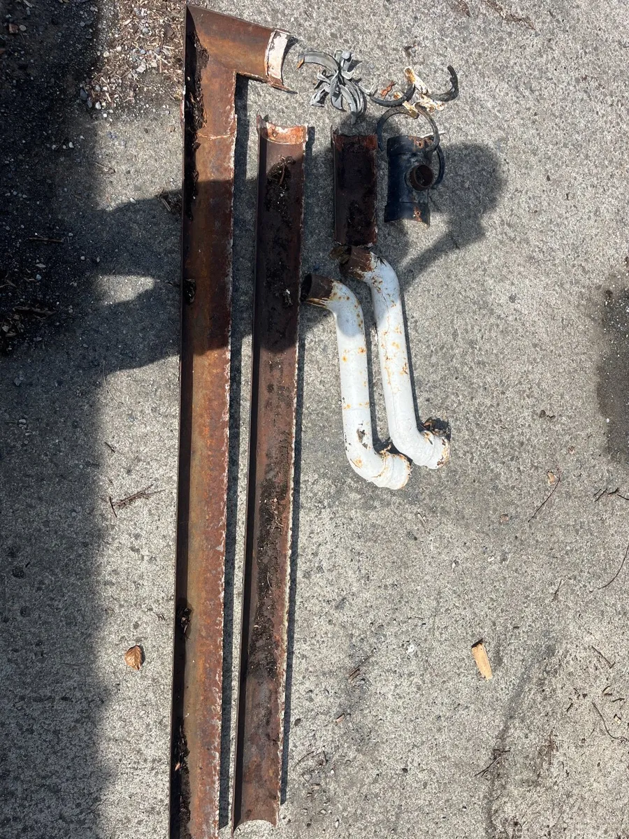Assortment of Cast iron guttering pieces - Image 1