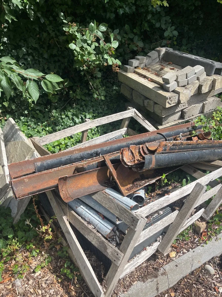 Assortment of Cast iron guttering pieces - Image 2