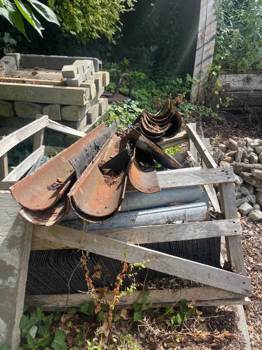 Assortment of Cast iron guttering pieces - Image 4