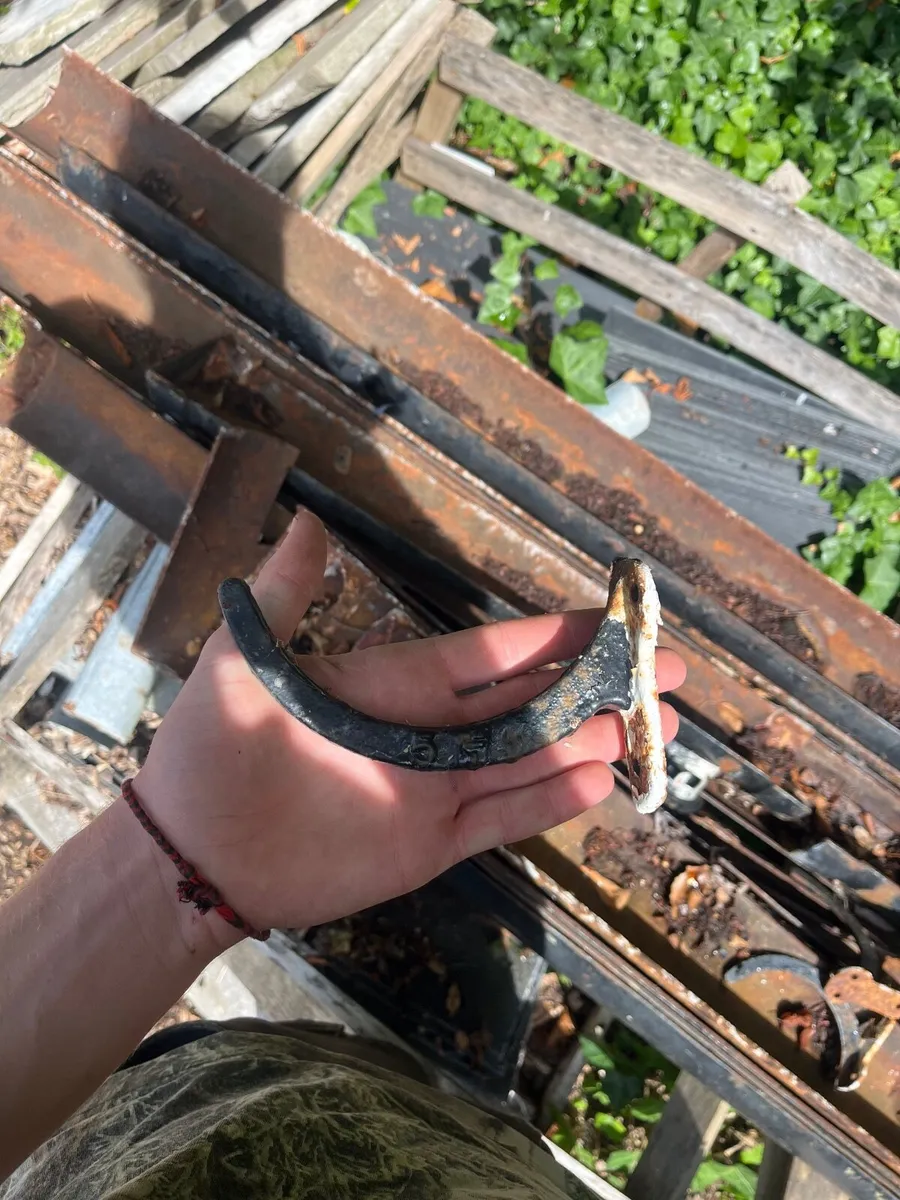 Assortment of Cast iron guttering pieces - Image 3