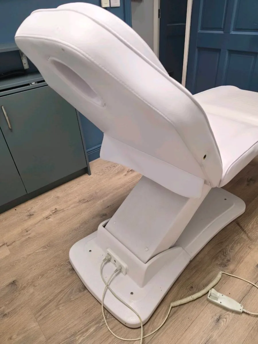 Electric Massage couch - Image 2