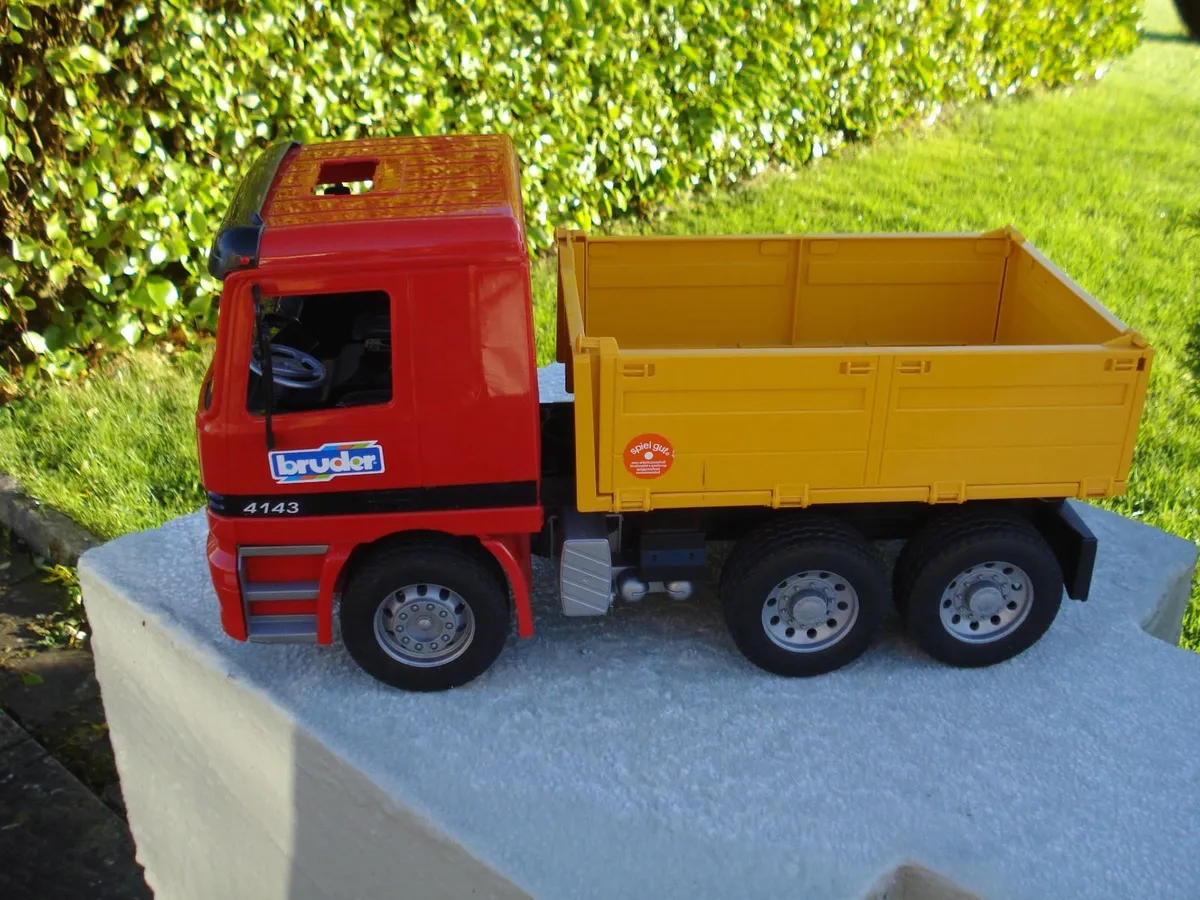 LARGE BRUDER MERCEDES ACTROS 4143 TIPPER . - Image 2