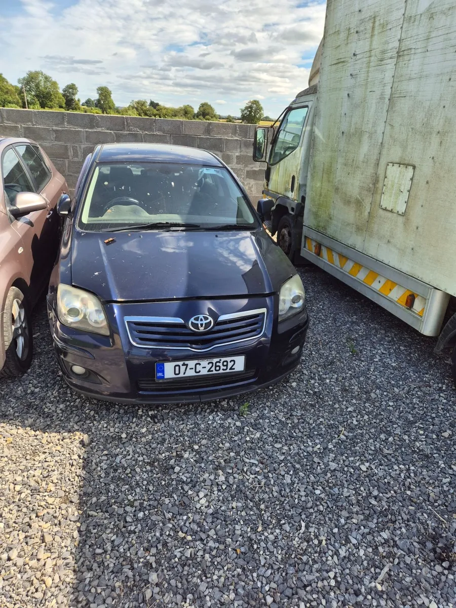 Volkswagen Casdy and Toyota  Avensis for Breaking - Image 4